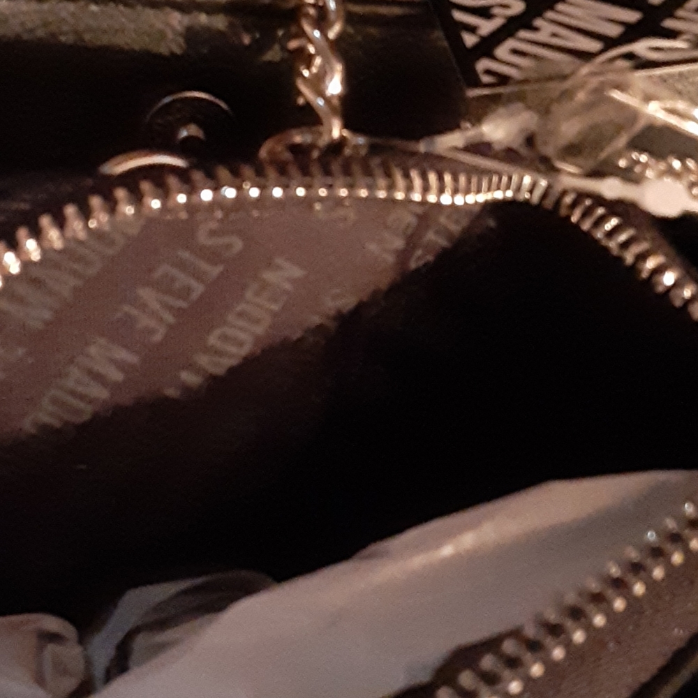 STEVE MADDEN POM HAT AND CROSSBODY BAG SET - Picture 8 of 11